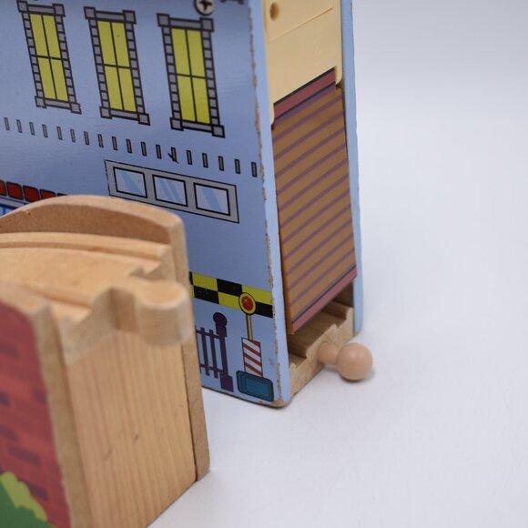 Imaginarium Wooden Railway Heli-Pad Aiport and Track Ramp Compatible Tho… - Picture 10 of 11